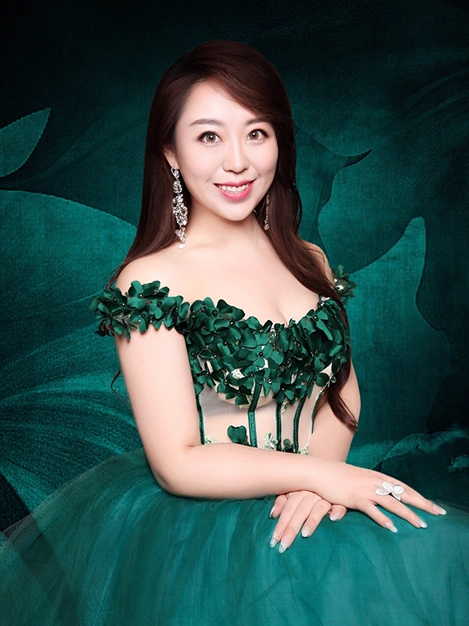 青年女高音歌唱家 周婷