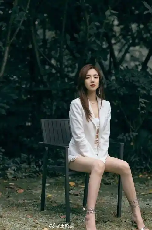 竟被张翰袭胸._王晓晨_袁梦_毛晓彤