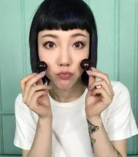 没红过8年的吴莫愁为何被"移出"娱乐圈?看完你就明白