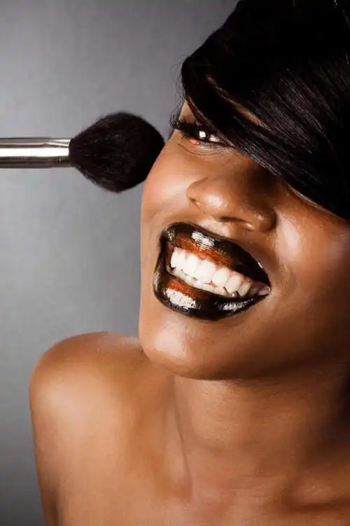 人,脸,头,眼睛,鼻子,嘴,脸颊,眉毛,睫毛,一个人,模特,笑,微笑,露齿笑