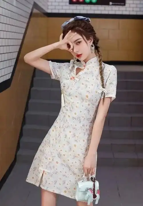 穿旗袍的麻花辫小姐姐