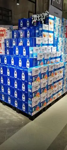 牛奶堆码陈列加高,有层次感