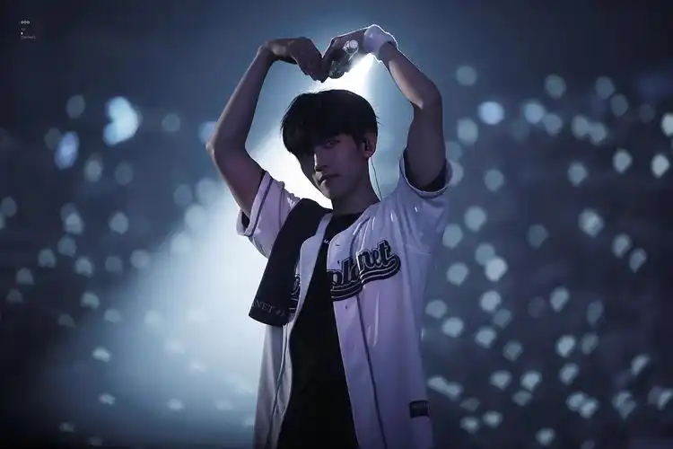 exo边伯贤吴世勋鹿晗吴亦凡张艺兴朴