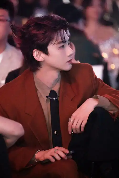 白敬亭桑延#bjt#白敬亭难哄#  白敬亭头像|白敬亭壁纸    (=^▽^=)