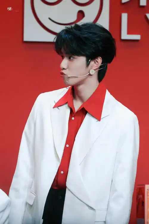 男孩子嘟嘴就是要    #新生代演员刘耀文#  @时代少年团-刘耀文