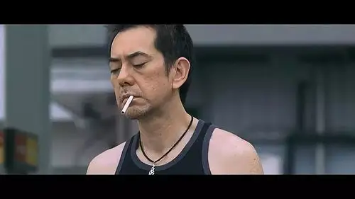 差点被亲妈杀 死又被爸爸抛弃,影帝演员黄秋生人生像是苦情电影