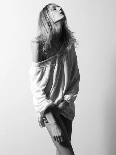 欧美女生妩媚性感的黑白图片_女生图片-me个性网