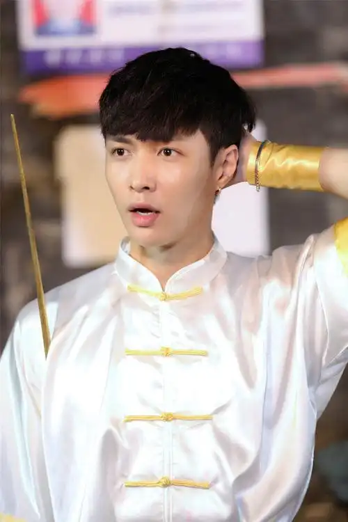 《极限挑战2》"小暖羊"张艺兴鲜暖气质魅力难挡