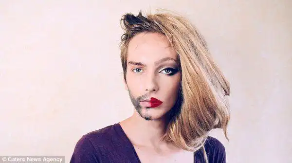 半男半女的阴阳脸艺术家