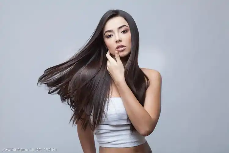 垂直秀发飘逸美女图片