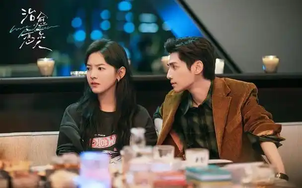 最近,一系列现代题材的偶像剧相继开播,阵容豪华,热度高涨,但播出后却