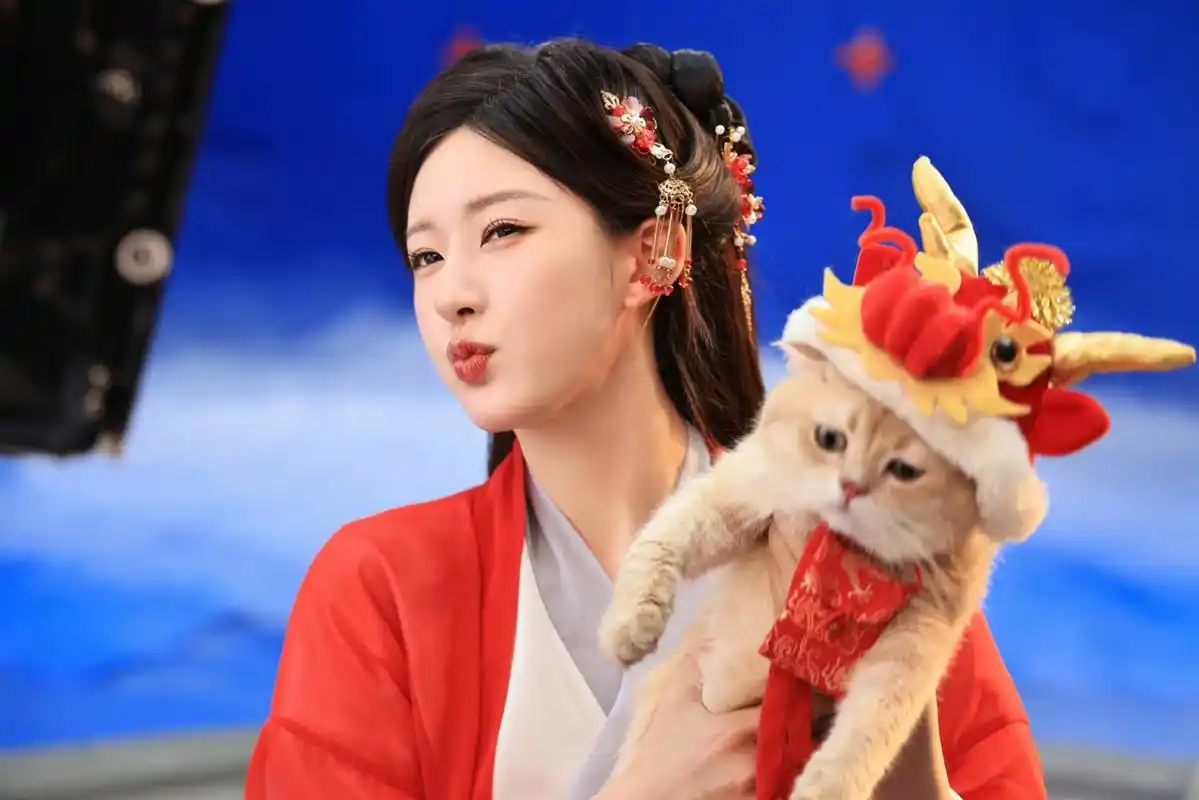 赵露思红衣古风造型,俏皮可爱好甜美!