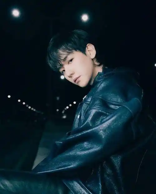 边伯贤新专狼尾造型,梦回kokobop时期,sm依旧不放弃皮裤_bambi_bolo