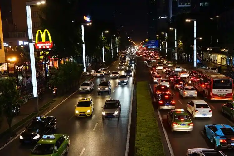 成都夜景,车流似水流