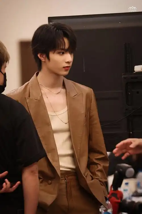 求安利有无氛围感的帅哥照请砸向我