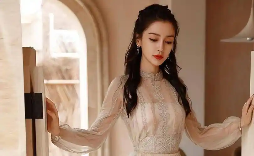 这8位女星的天鹅颈太优越,气质一下就出来了_造型_倪妮_女明星