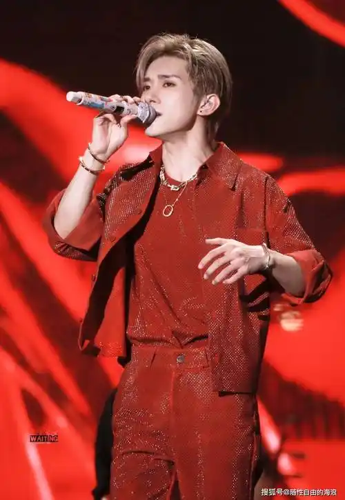 易烊千玺在tfboys十周年演唱会上单独表演的《大花轿》 《白日猫》,好
