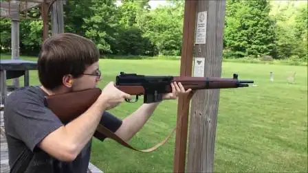 法国mas44式半自动步枪射击性能还不错感觉后坐力有点大