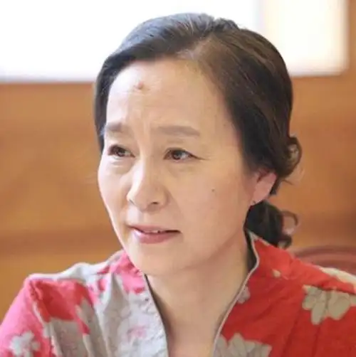 67岁母亲专业户奚美娟大家闺秀式的穿搭很实用到老都优雅