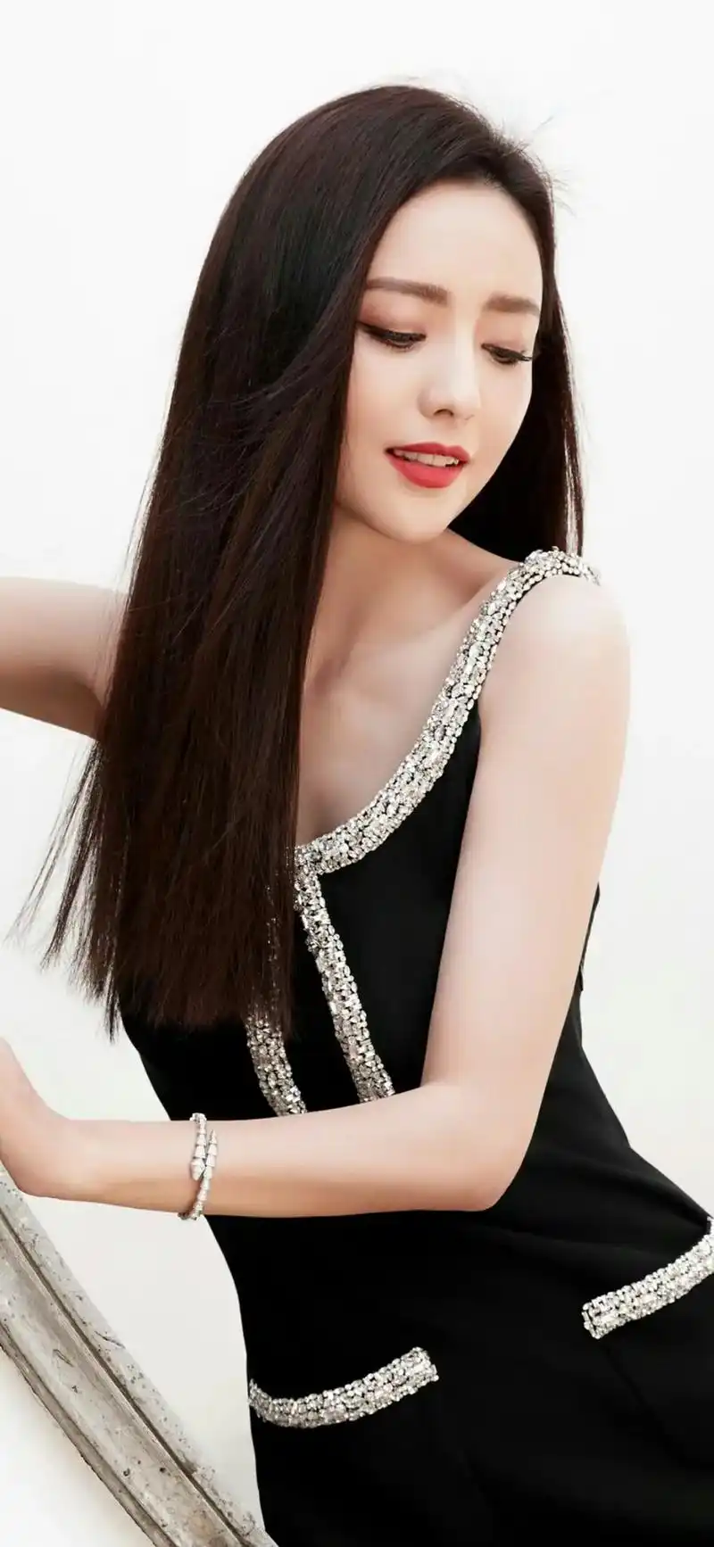 佟丽娅(liliya),1983年8月8日出生于新疆伊犁察布 - 抖音