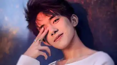 人气排名前五的00后男明星第四名黄明昊第二名王源第一名实至名归