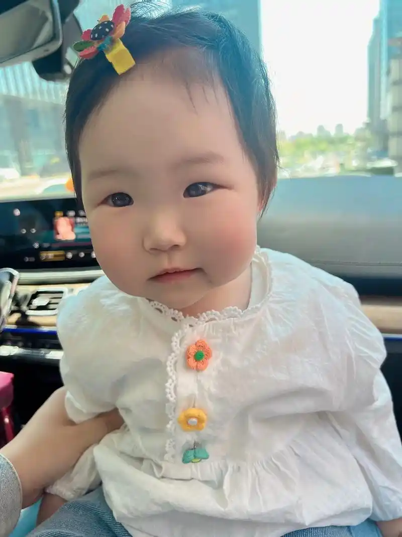 治愈系笑容宝宝 9799 "把孩子培养成普通而又幸福的人"