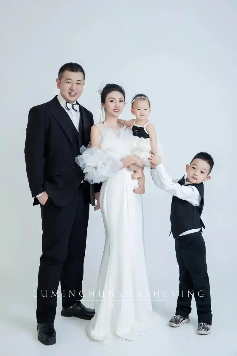 一家四口全家福.我有很多种表达方式,有人习惯挂在嘴边,也有人 - 抖音