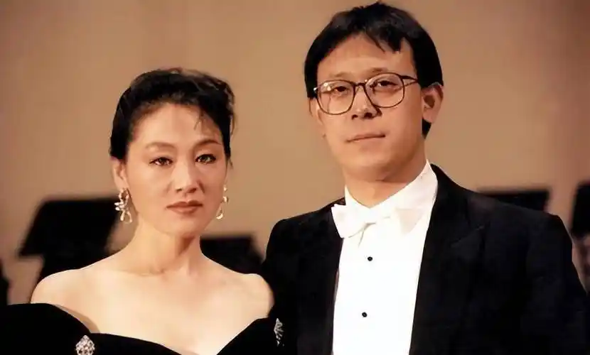 王姬:29岁嫁初恋,余生为儿子操劳,女儿恐将走上她的老路_生活_高峰