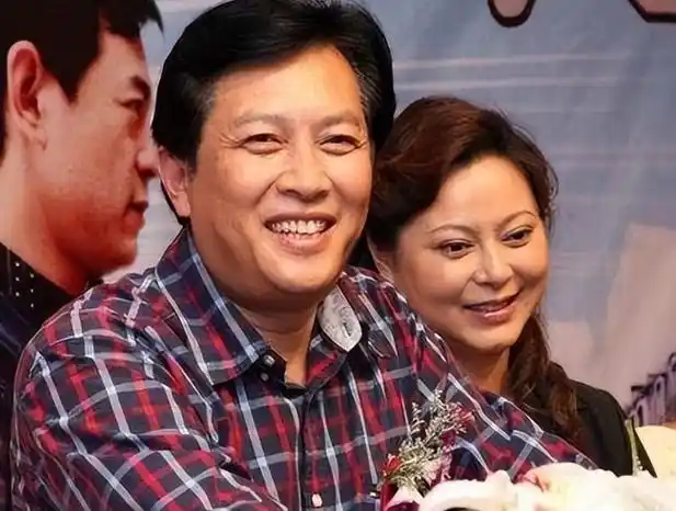 回顾唐国强女儿唐莉母亲悲惨离世后选择原谅父亲不喊壮丽母亲