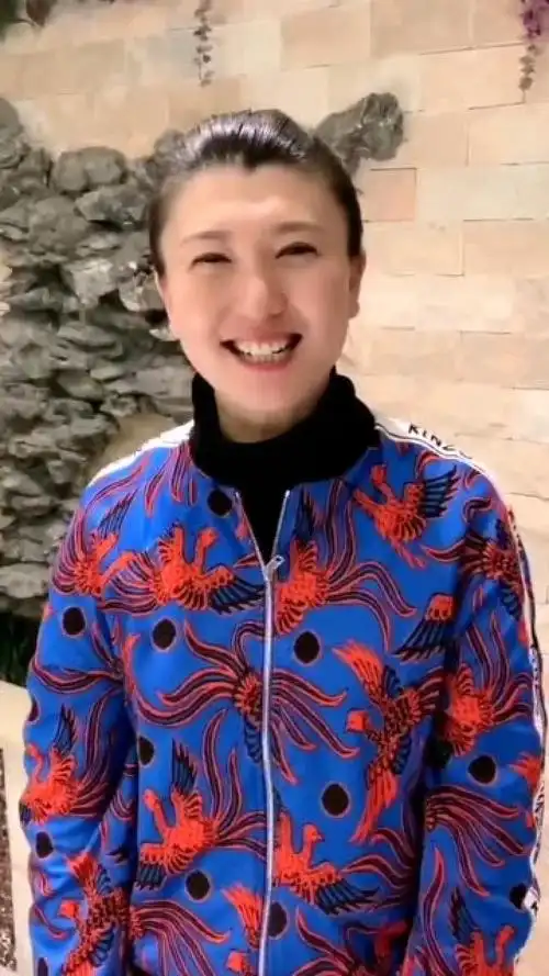 刘老根山杏扮演者闫学晶生活日常展示