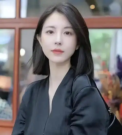 "简约时尚40 女性发型推荐:剪短头发,显年轻气质!