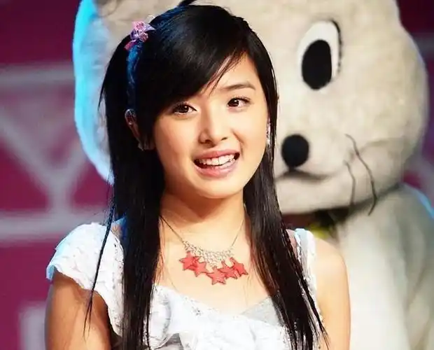 说起张含韵,或许绝大多数对她的第一印象或许是她长相甜美.