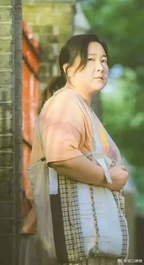 热辣滚烫票房超17亿贾玲不仅瘦身成功作品也大受欢迎