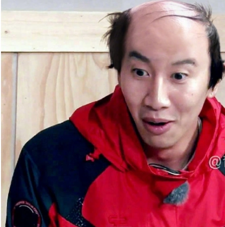 娱乐圈中弄过光头造型的明星很多,然而秃顶造型没几个明星驾驭得了的.