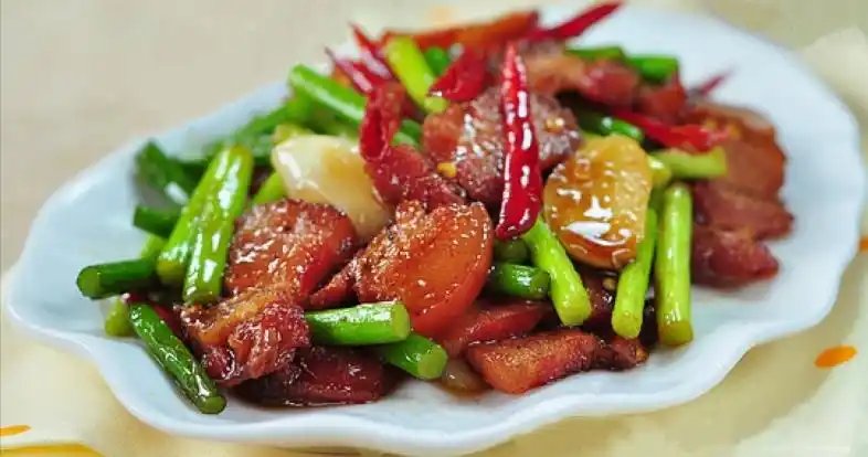 舌尖上的美味蒜苔炒腊肉