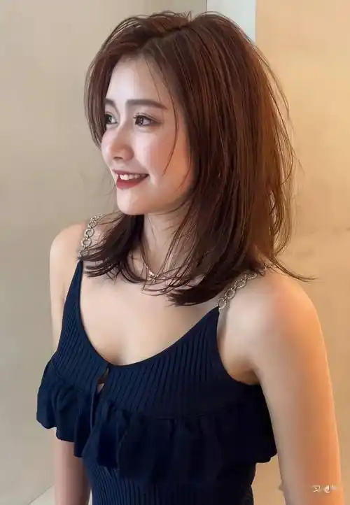 2024流行"c型卷"烫发,中长发留超级美!_发型_什么_侵权