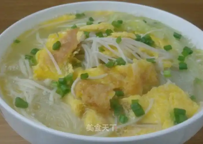 鸡蛋娃娃菜粉丝汤