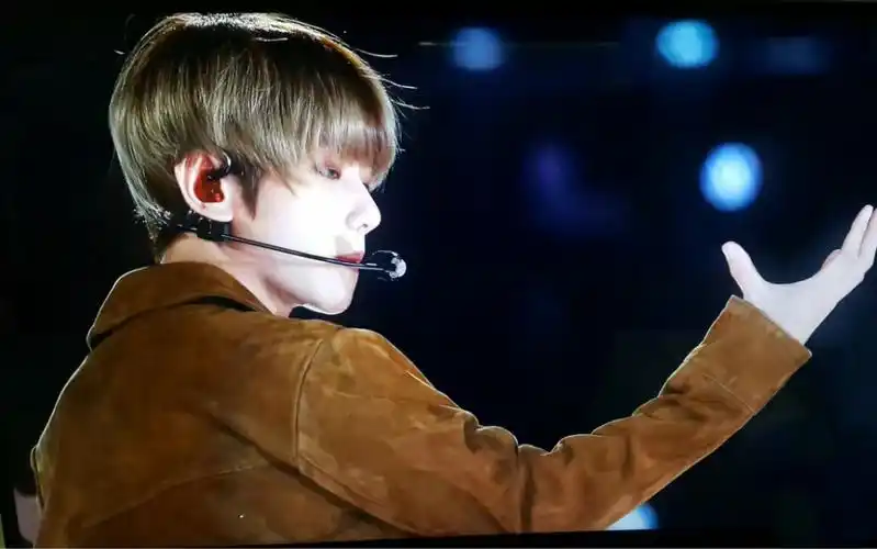 181012 边伯贤 - kokobop power theeve universe boomerang 直拍