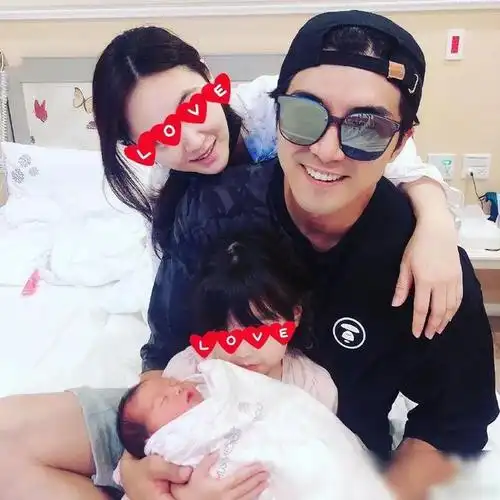 恭喜!贺军翔二胎得女;唐嫣为刘亦菲庆生;杨紫的表情包是郭麒麟