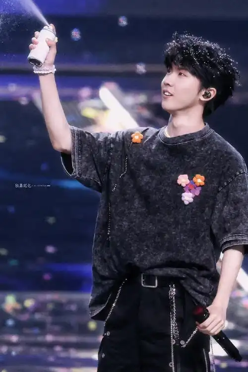 马嘉祺叁重楼暨出道四周年演唱会##马嘉祺 廿一幕启循光赴盛景