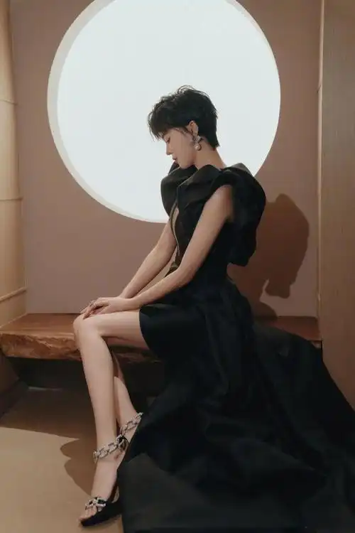 郁可唯,1983年10月23日出生于四川省成都市,她身高1米68,2009年参加