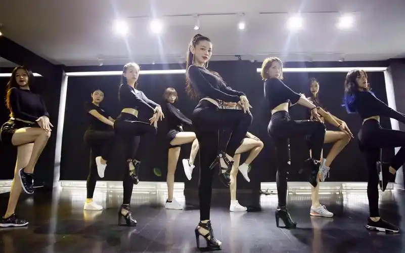 少儿舞蹈培训鹰王朝舞蹈培训公益课免费申请中