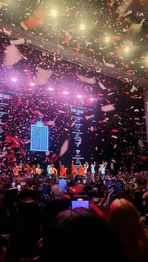 王嘉尔演唱会大合唱