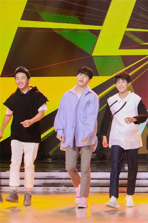 《快本》杨迪自捧被围攻  王源,刘宪华帮其挽尊反被呛:我不帮你了!