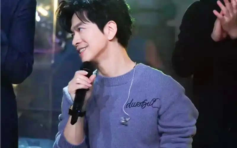 李健《枫桥夜泊》是16年发表在碎乐上的歌,后来这个app改名上面的歌也