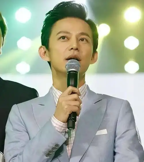 何炅50岁生日,一句话让对方打开话匣子