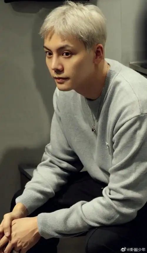 路人镜头下的陈伟霆