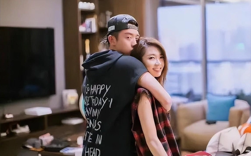 郑恺,舍弃白富美,钟情"小家碧玉"的苗苗,婚姻中选对人很重要