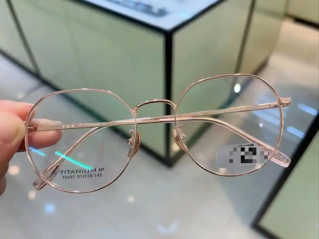 浅金色一整个温柔拿捏住了 不挑脸型近视眼镜来咯 - 抖音