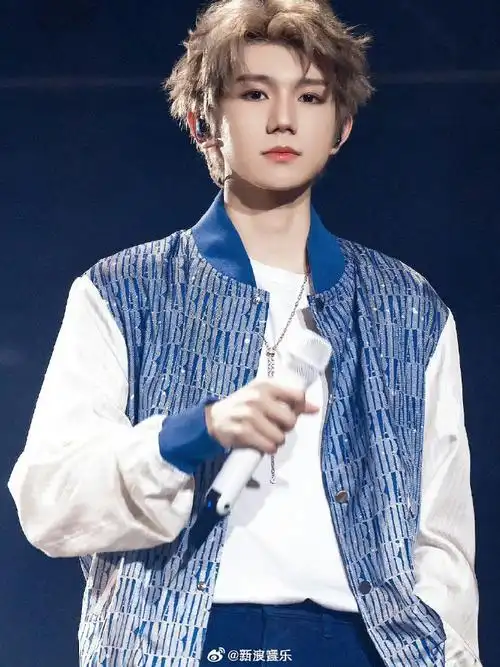 王源一直在换发色